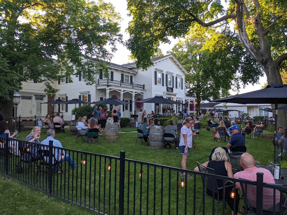 Illinois Winery, Wine Bar \u0026 Tasting Room | Geneva Winery \u0026 Coffeehouse, image size:1215x911